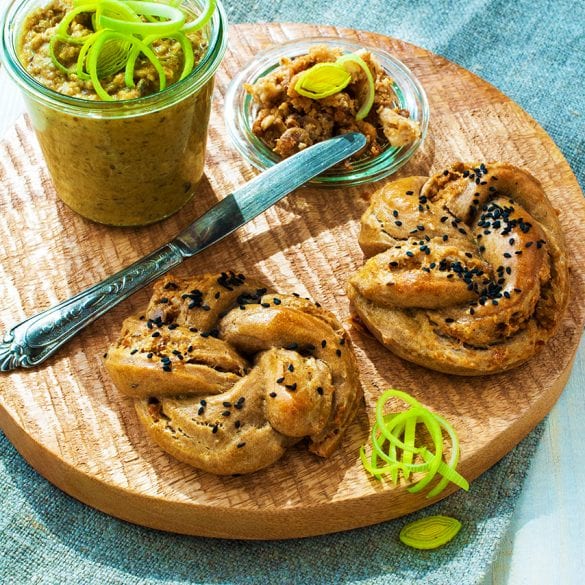 Škvarková pomazánka s lečom recept