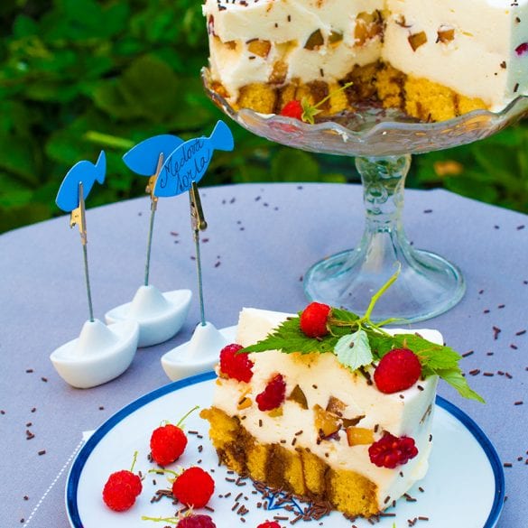 medová torta s malinami