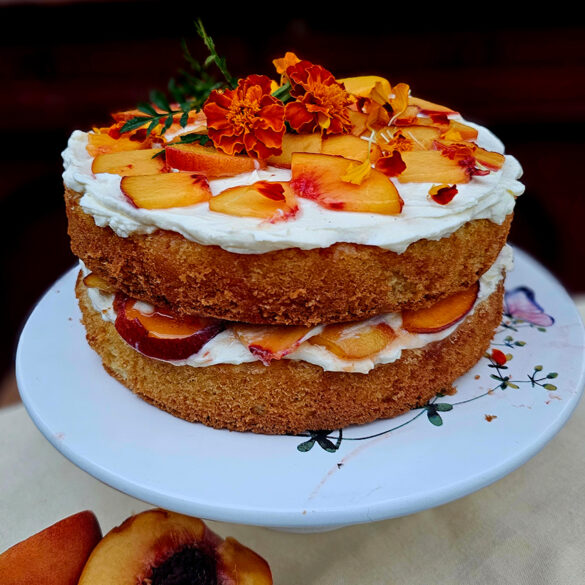 Broskyňová torta s mascarpone